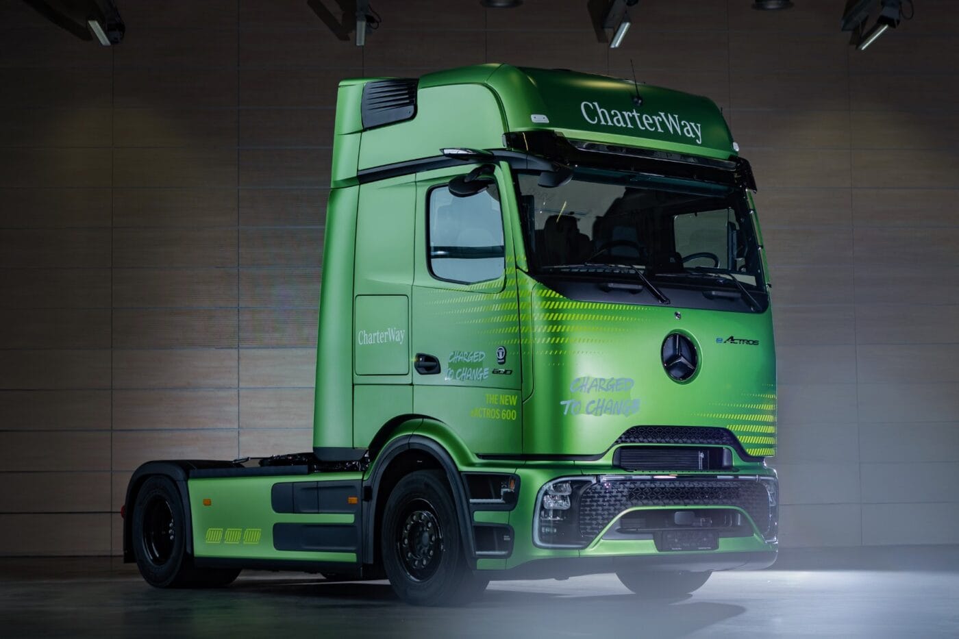 Daimler truck mercedes benz eactros e lkw electric truck charterway