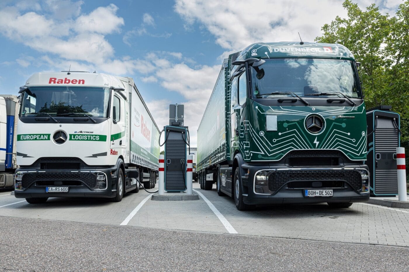 daimler truck mercedes benz eactros 600 e lkw electric truck raben duvenbeck ladestation charging station 2025 01 min