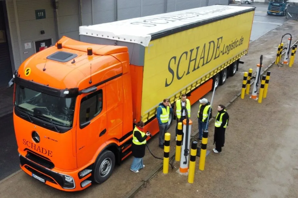 Daimler truck mercedes benz eactros e lkw electric truck spedition schade min