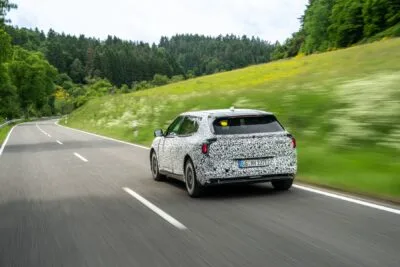 Kia ev4 glaenzt in haertesten batterietests