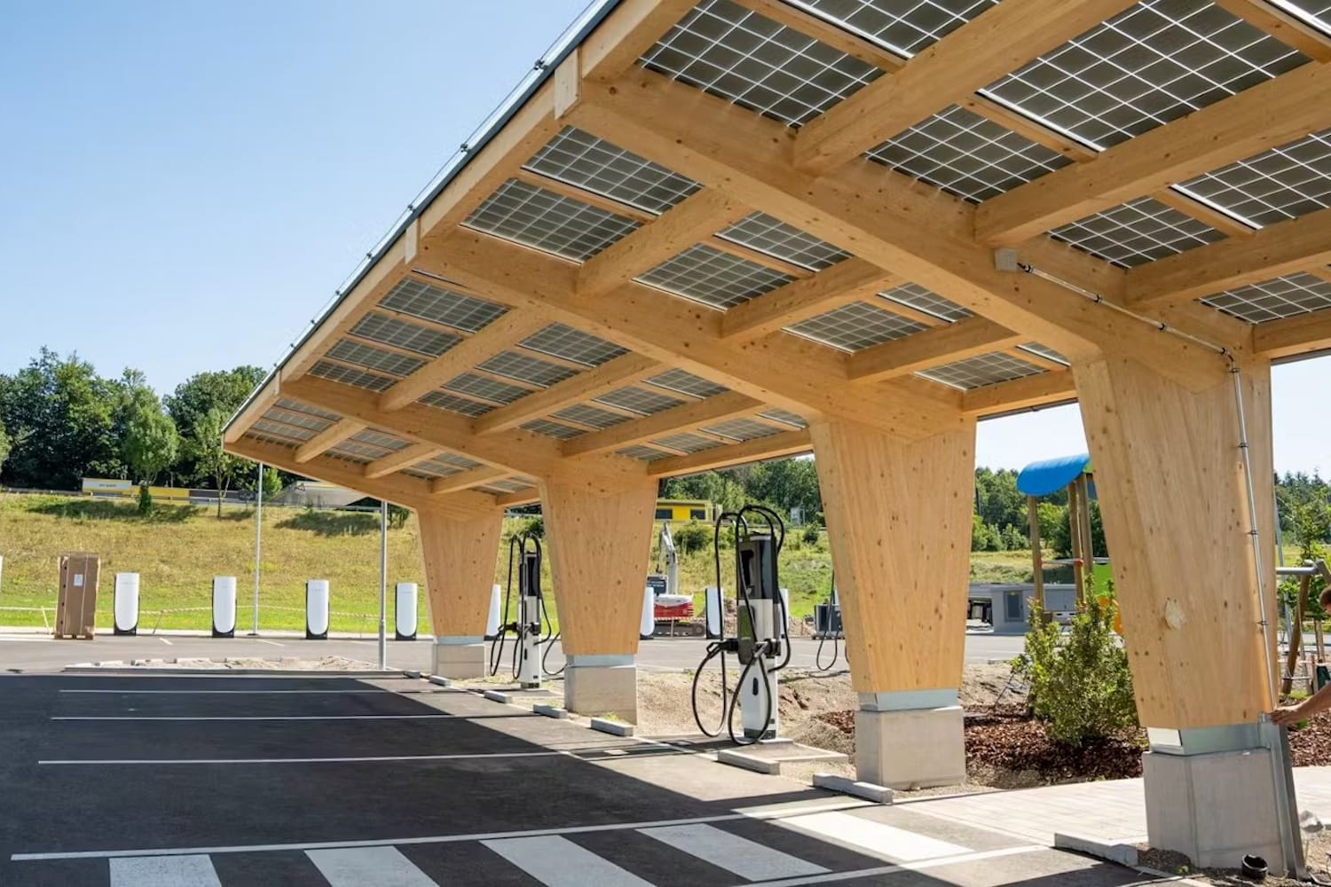 Ladepark-mit-gleich-drei-Betreibern-in-Amstetten-er-ffnet