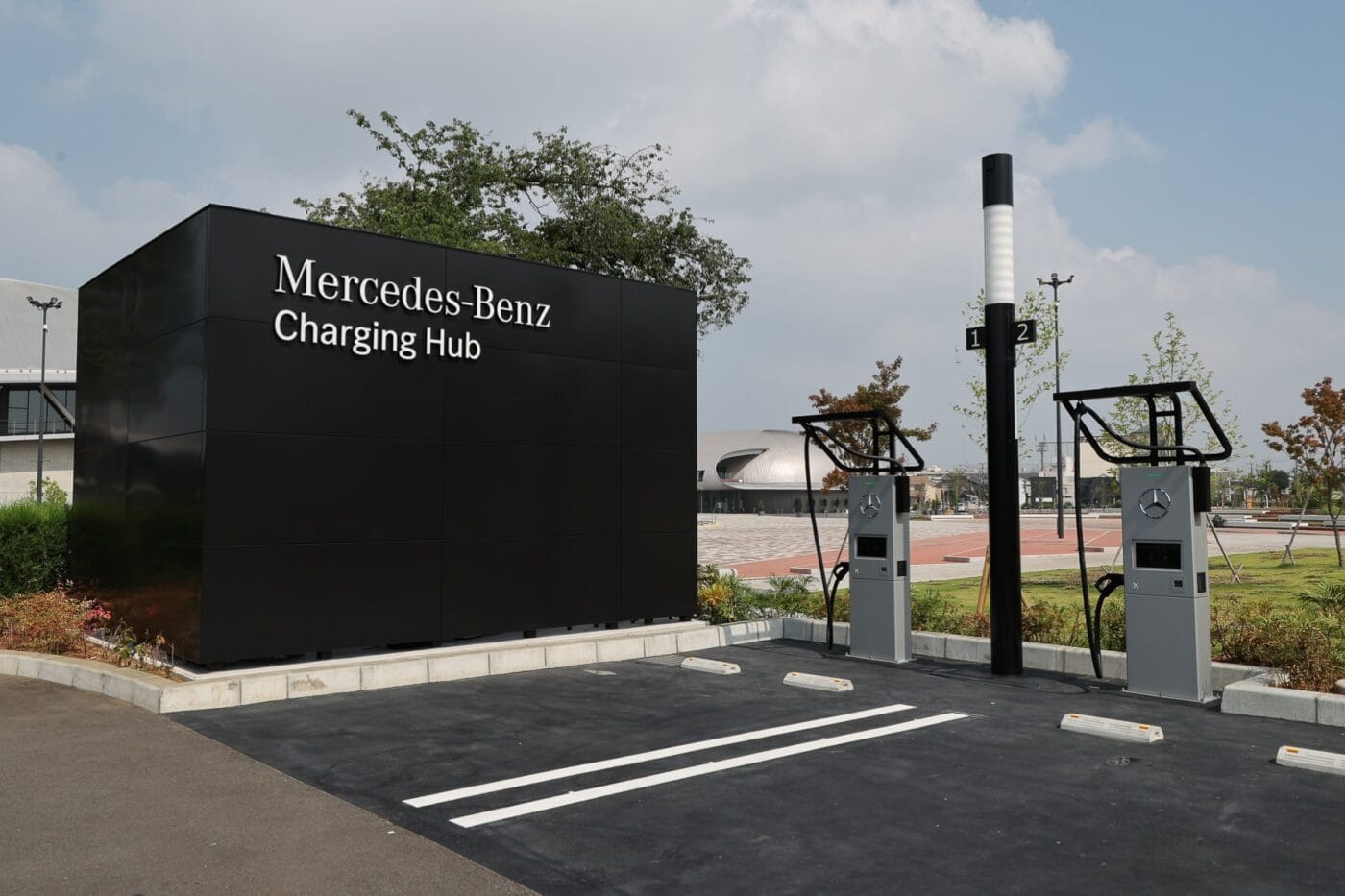 Mercedes benz ladestation charging station powerx japan