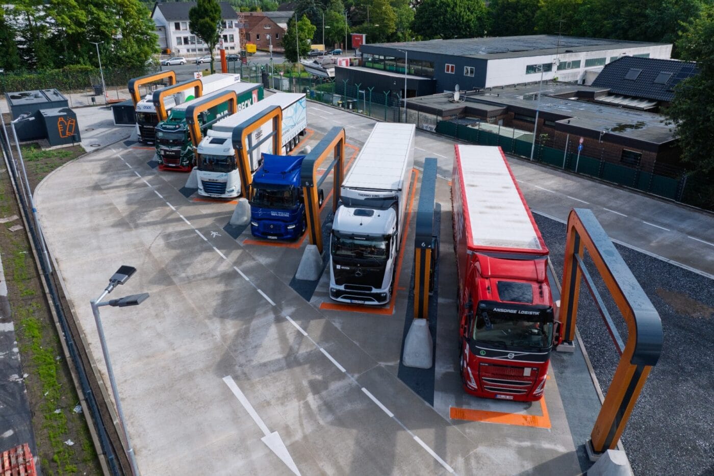 milence ladestation charging station e lkw electric trucks recklinghausen 2025 03 min