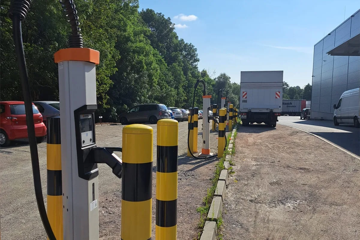 Spedition hanitzsch kempower ladestation charging station e lkw electric truck min