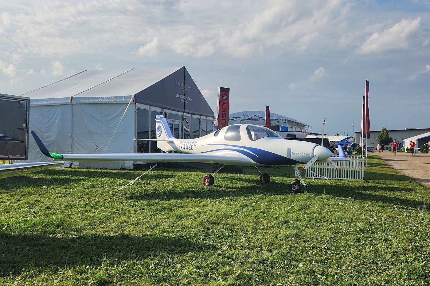 Bye-Aerospace-partnert-bei-Ladel-sungen-f-r-seine-E-Flugzeuge-mit-Electro-Aero