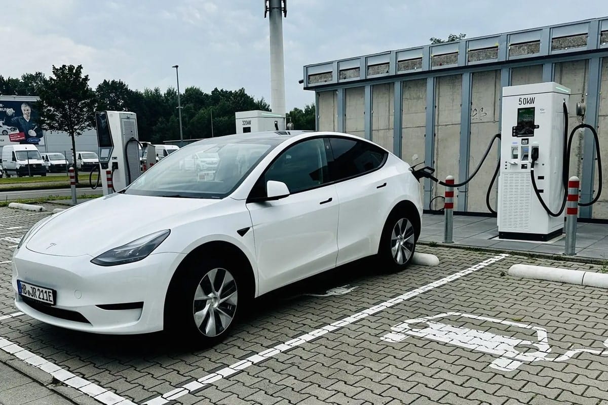 -Ladeinfrastruktur-vor-Ort-BAV-hebt-50-kW-Drosselung-aus-F-rderprogramm-auf