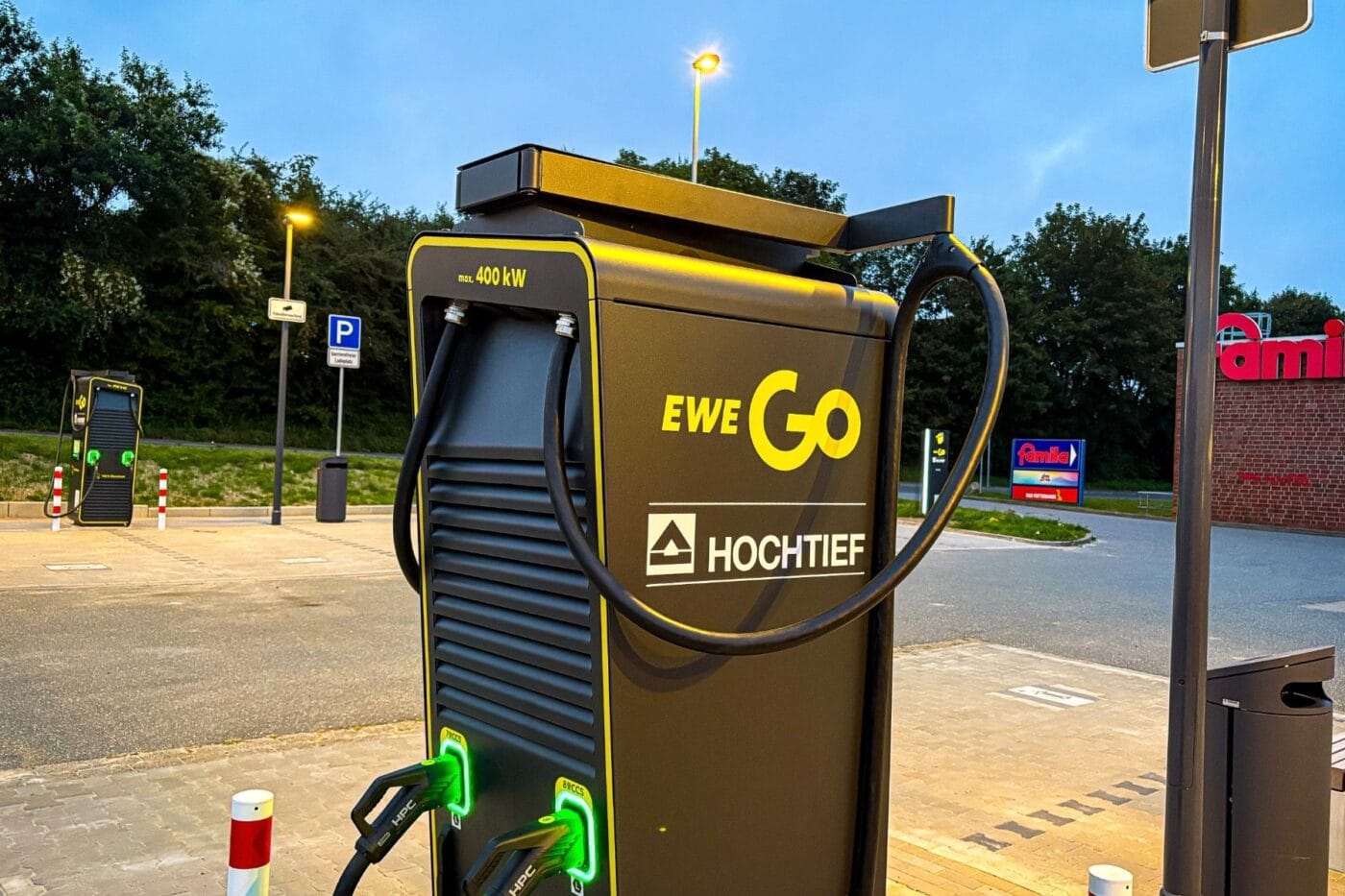 ewe go hochtief ladestation charging station famila heide deutschlandnetz 2025 04 min