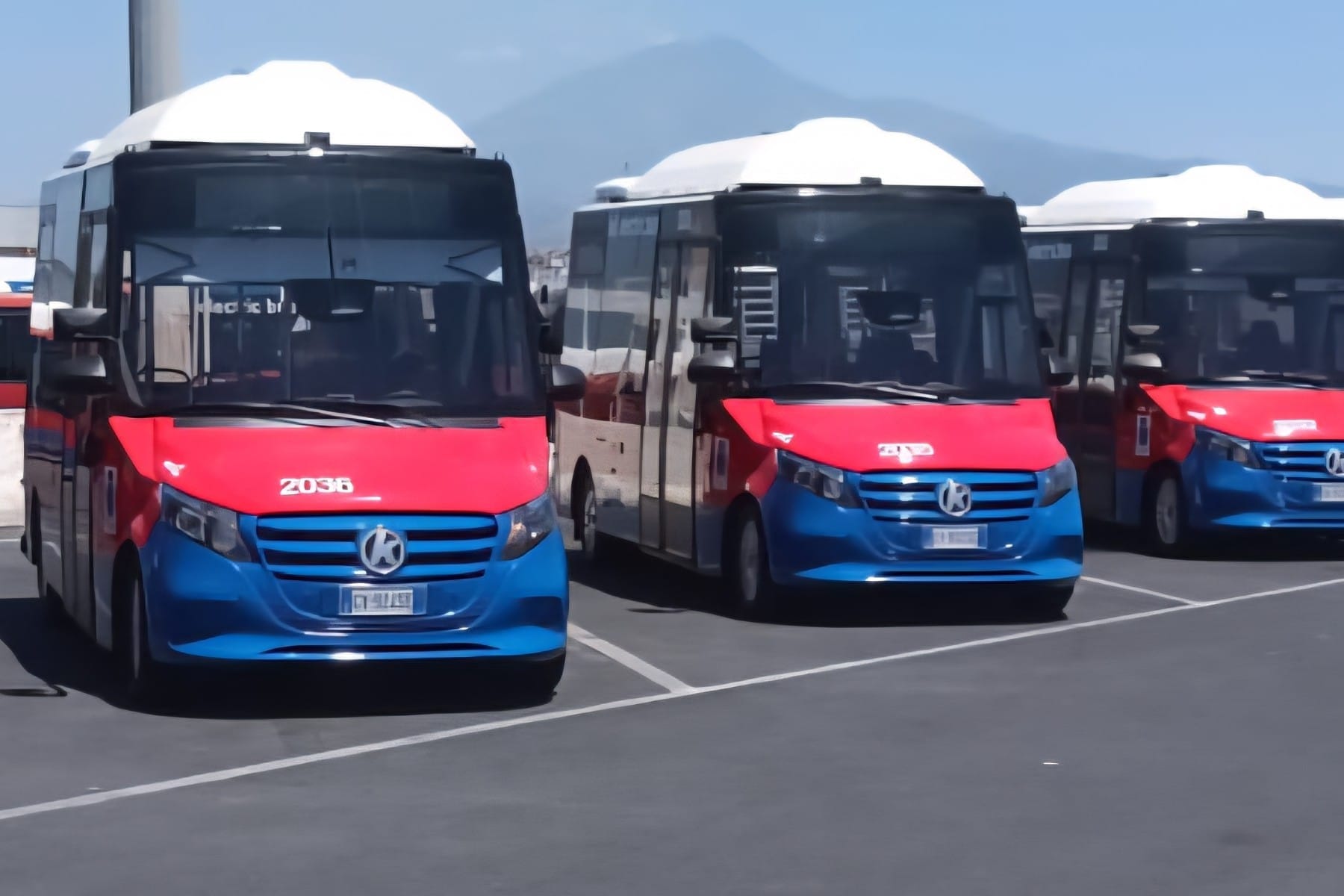K-Bus-liefert-leichte-Elektrobusse-nach-Sizilien