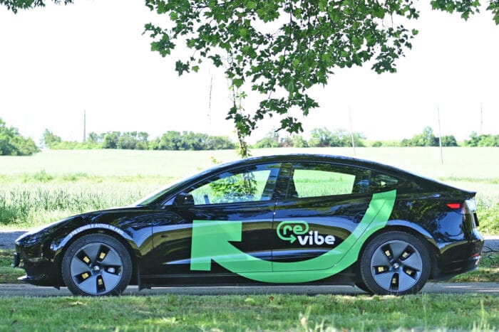 Vibe moves you abo tesla model
