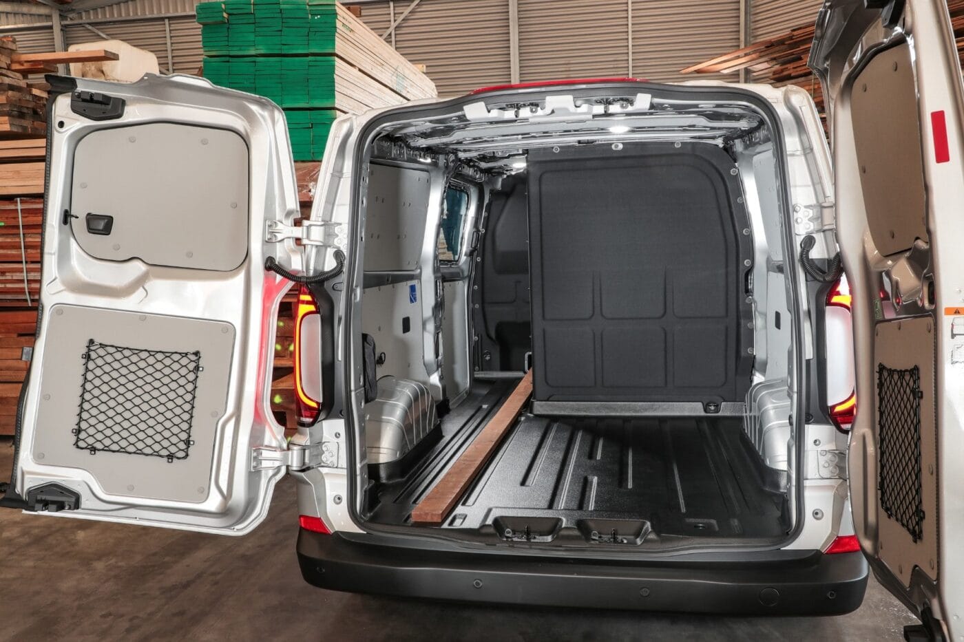 volkswagen transporter l trennwand 2025 03 min