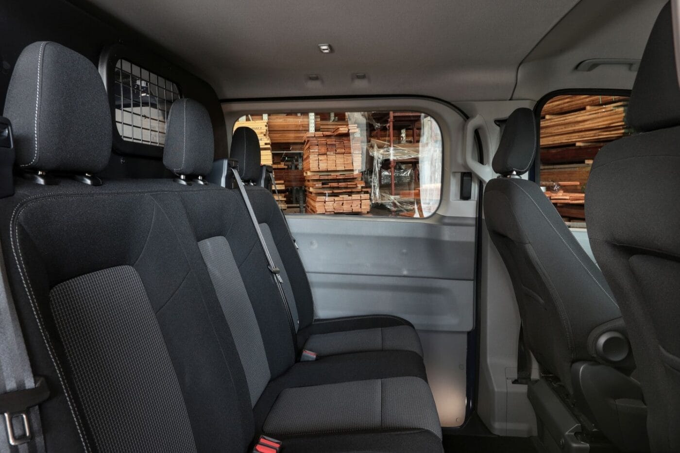 volkswagen transporter plus 2025 02 min