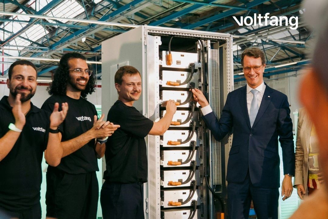 Voltfang-weiht-seine-Batteriespeicher-Fabrik-in-Aachen-ein