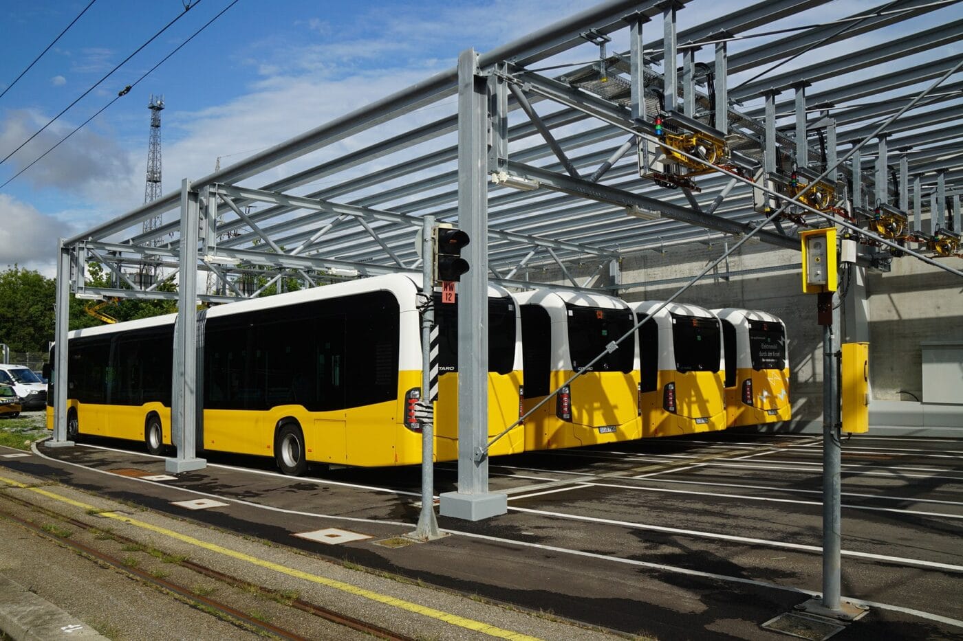 daimler buses mercedes benz ecitaro ssb stuttgart elektrobus electric bus ladestation charging station 2025 02 min