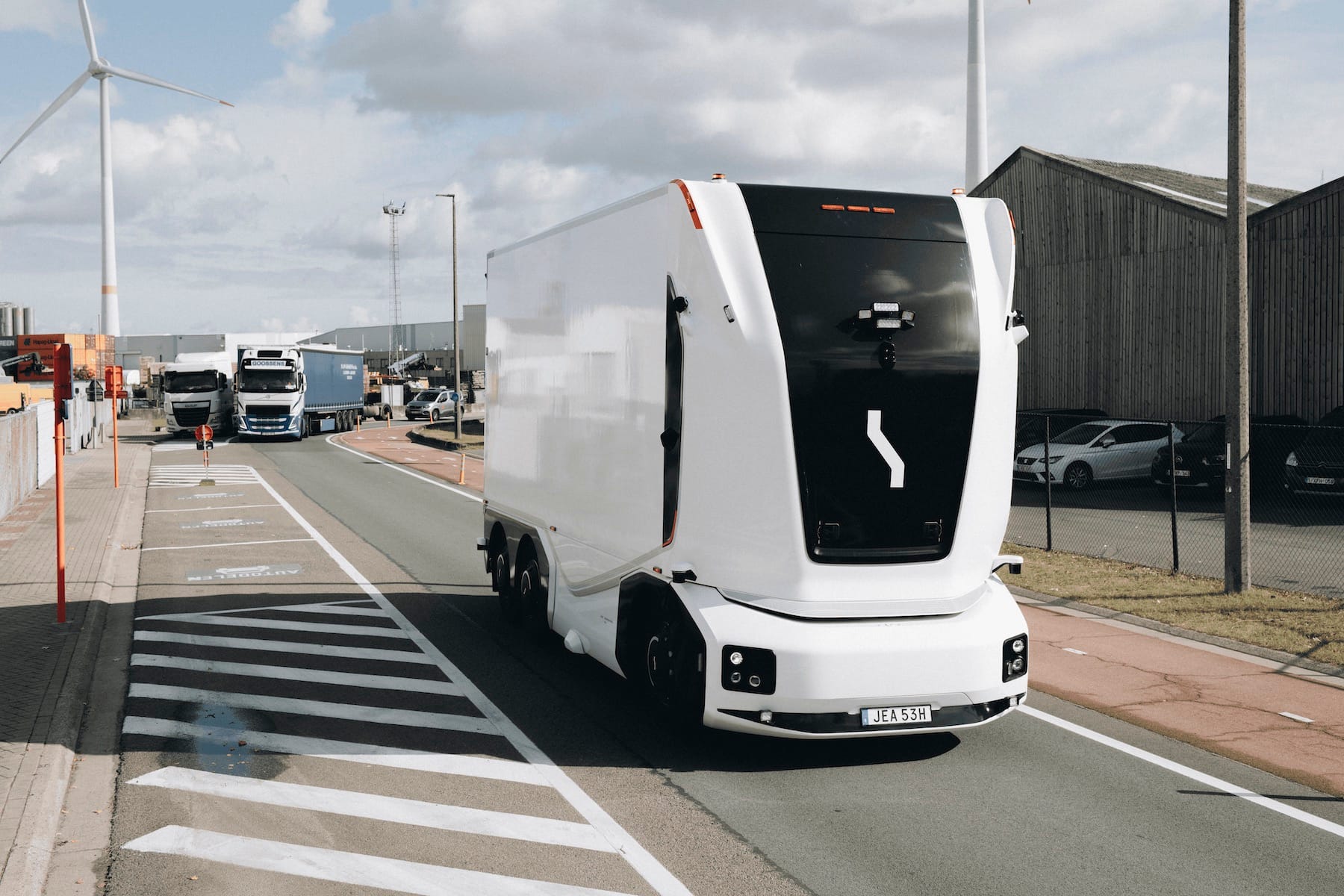 Einride-testet-seinen-autonomen-Truck-im-Hafen-Antwerpen-Br-gge