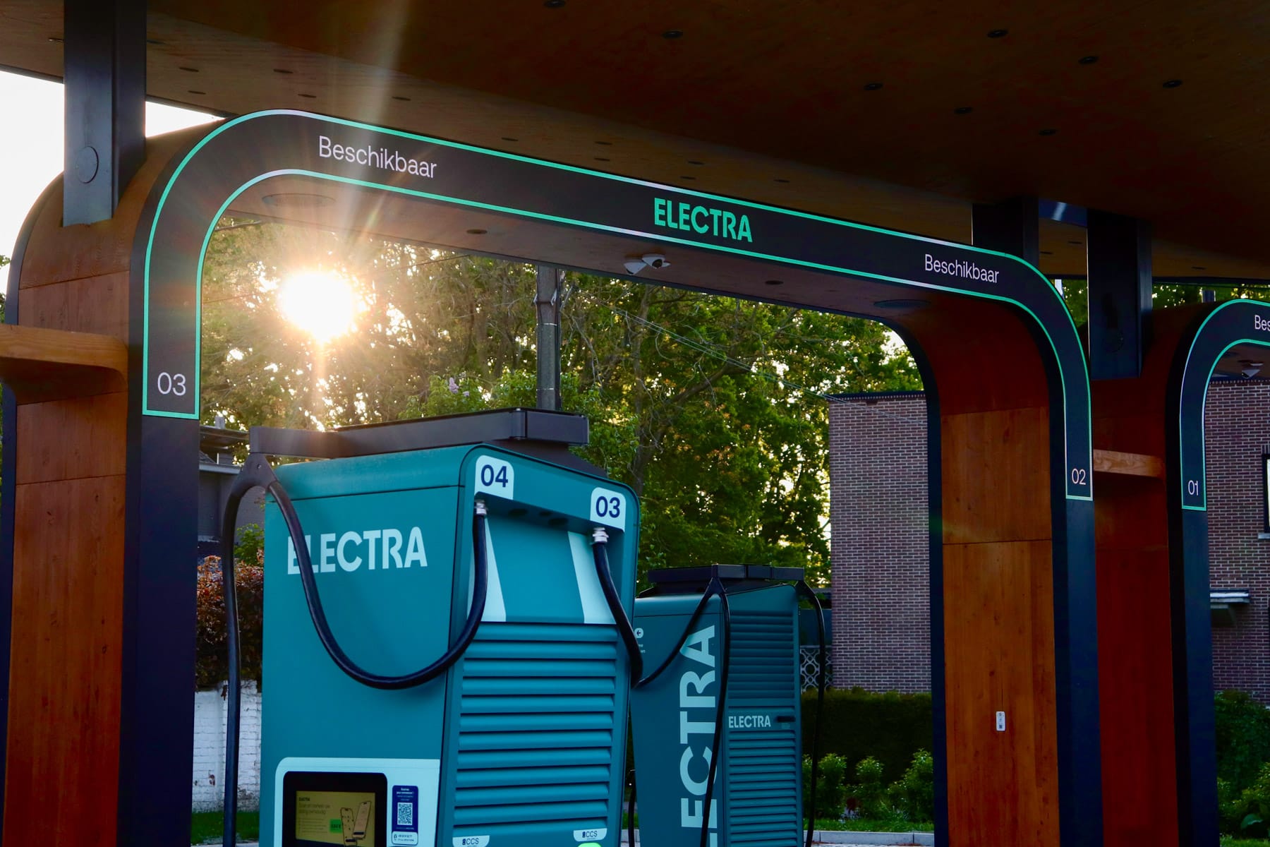 Electra-baut-Schnelllader-bei-Edeka