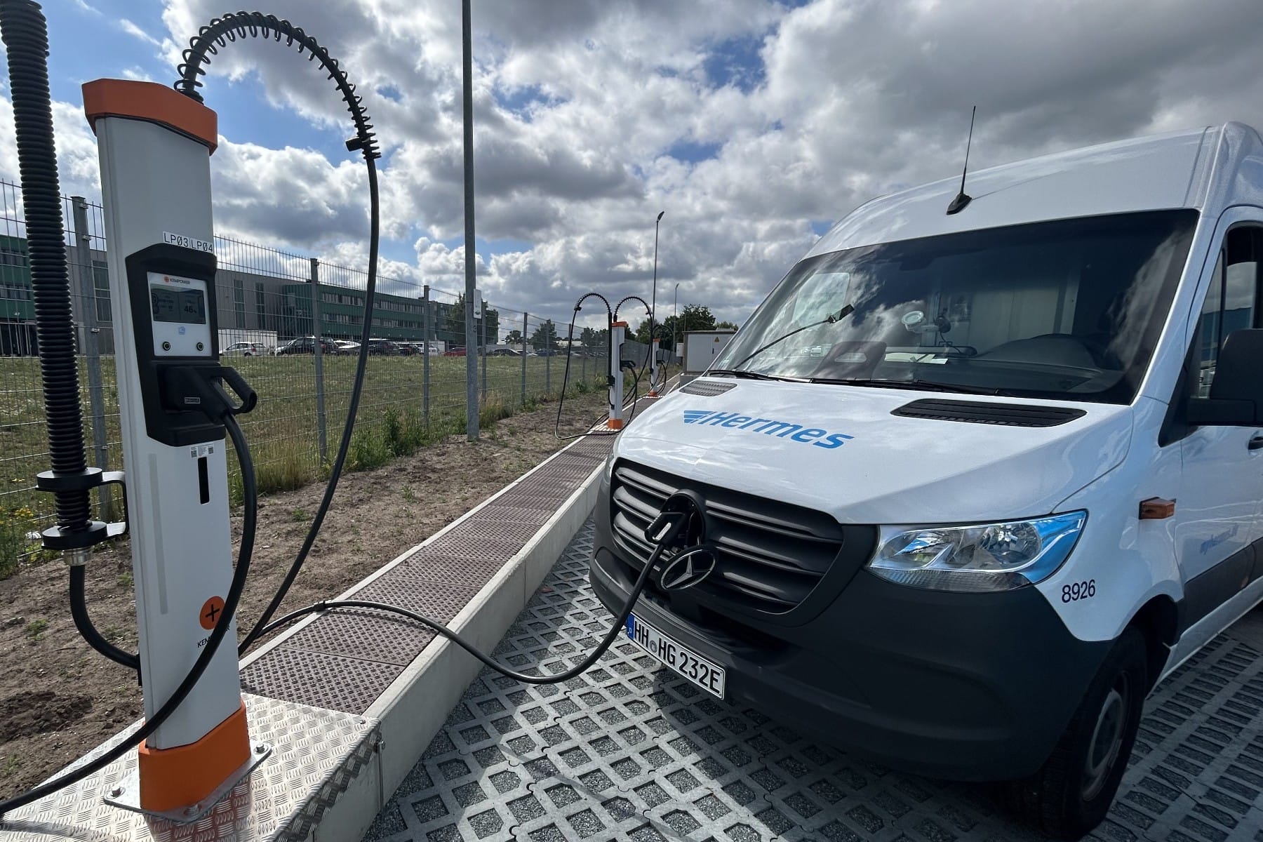 Hermes-nimmt-gro-es-Lade-Depot-bei-Hannover-in-Betrieb