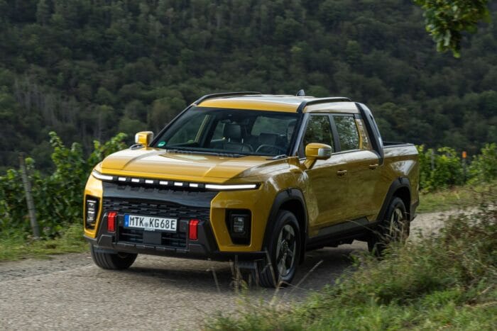 Kg mobility kgm musso ev min