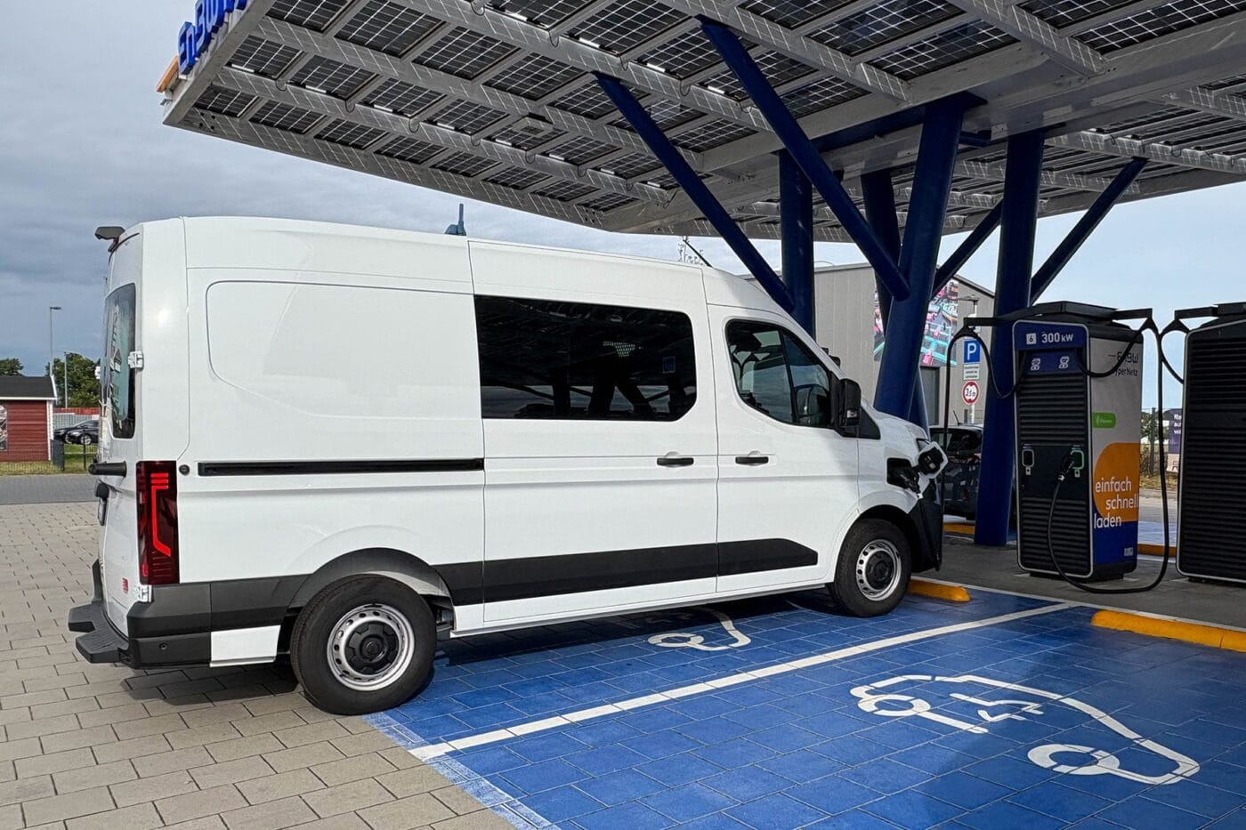 Nissan interstar e fahrbericht enbw ladestation charging station min