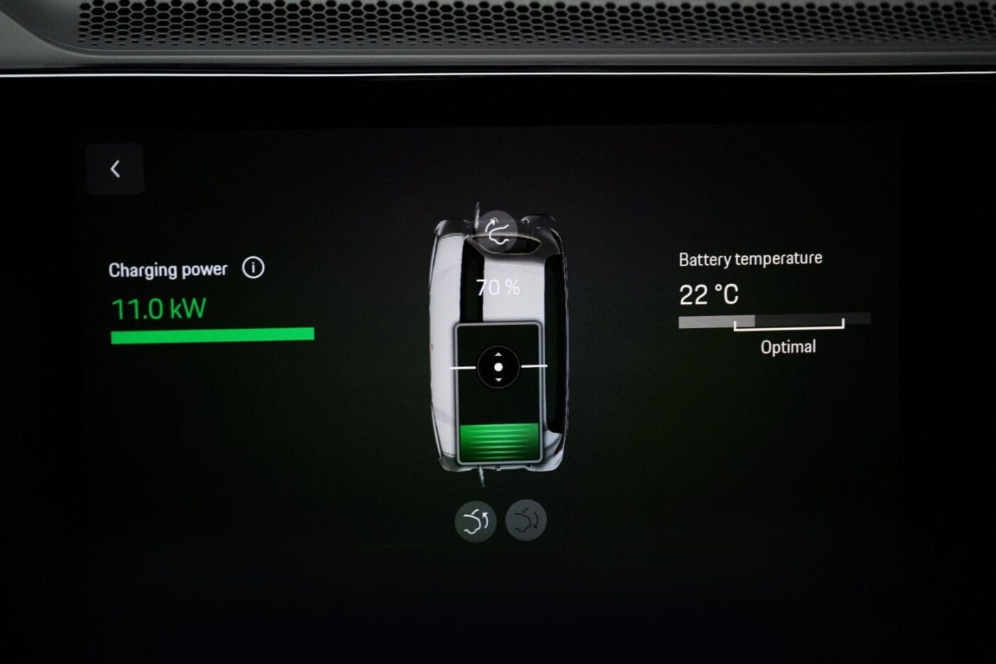 porsche cayenne induktives laden inductive charging 2025 05 min