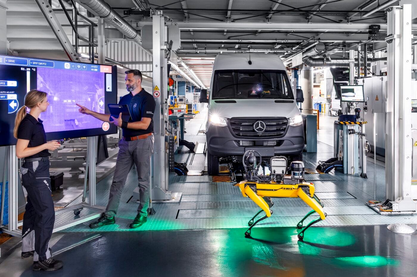 Roboter hund aris im mercedes werk duesseldorf sprinter esprinter produktion
