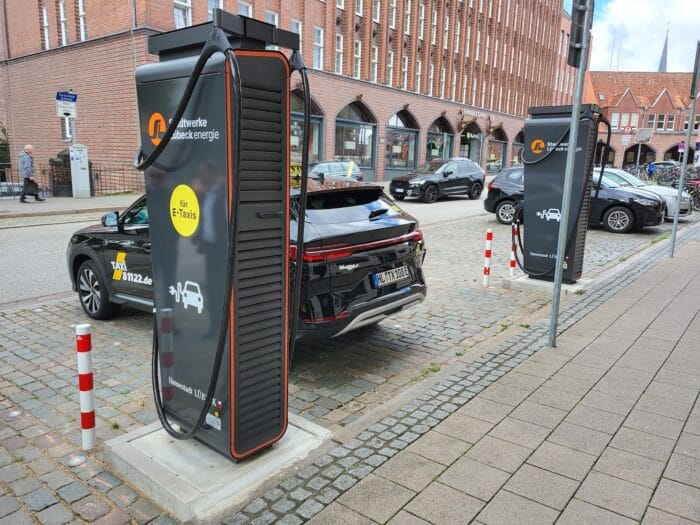 Taxi schnellladesaeule luebeck