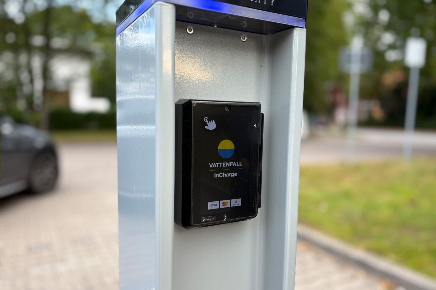 vattenfall ladestation charging station zukunftstaxi hamburg 2025 02 payment kreditkarte terminal min