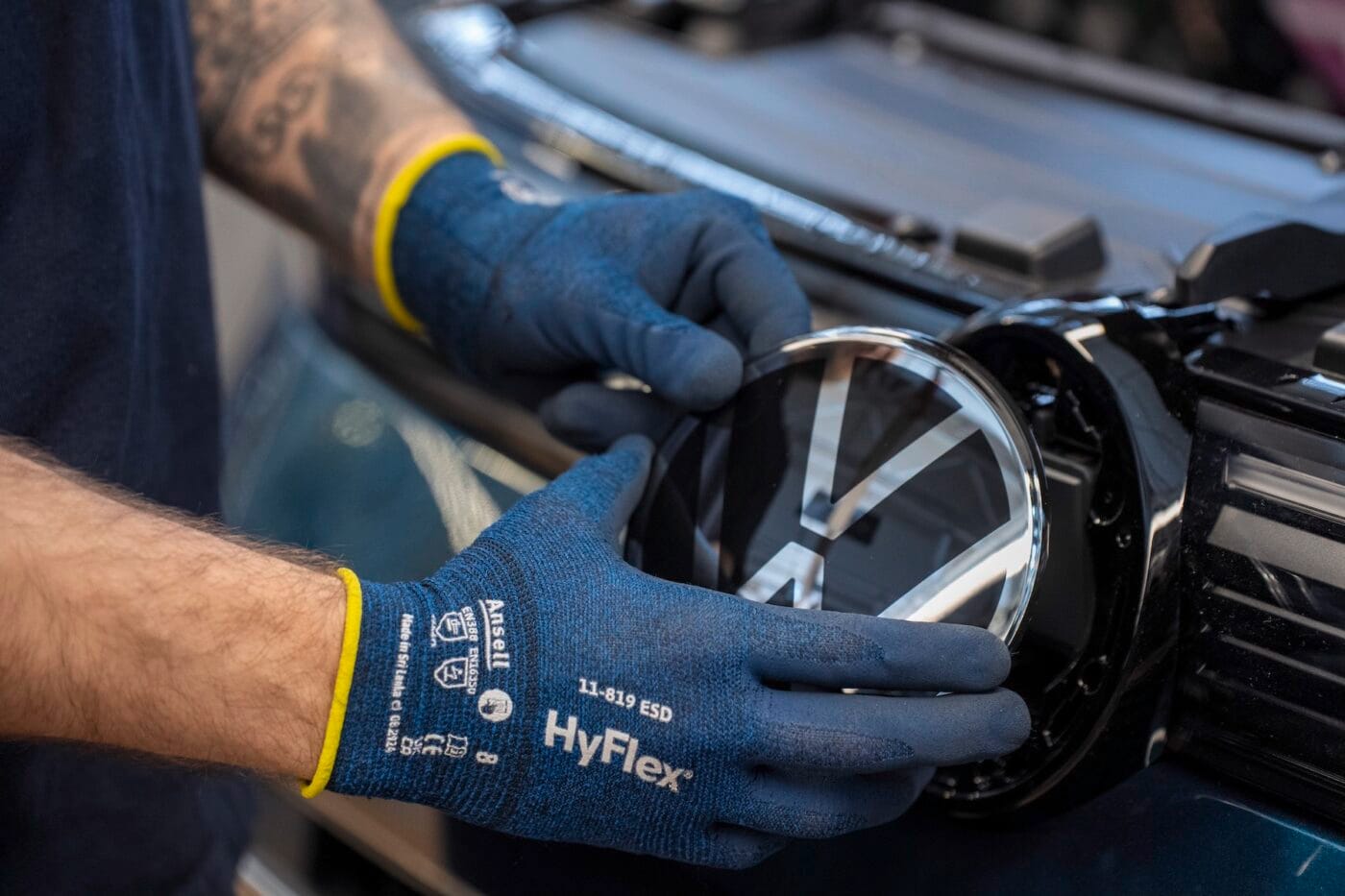 Volkswagen werk wolfsburg logo vw produktion montage