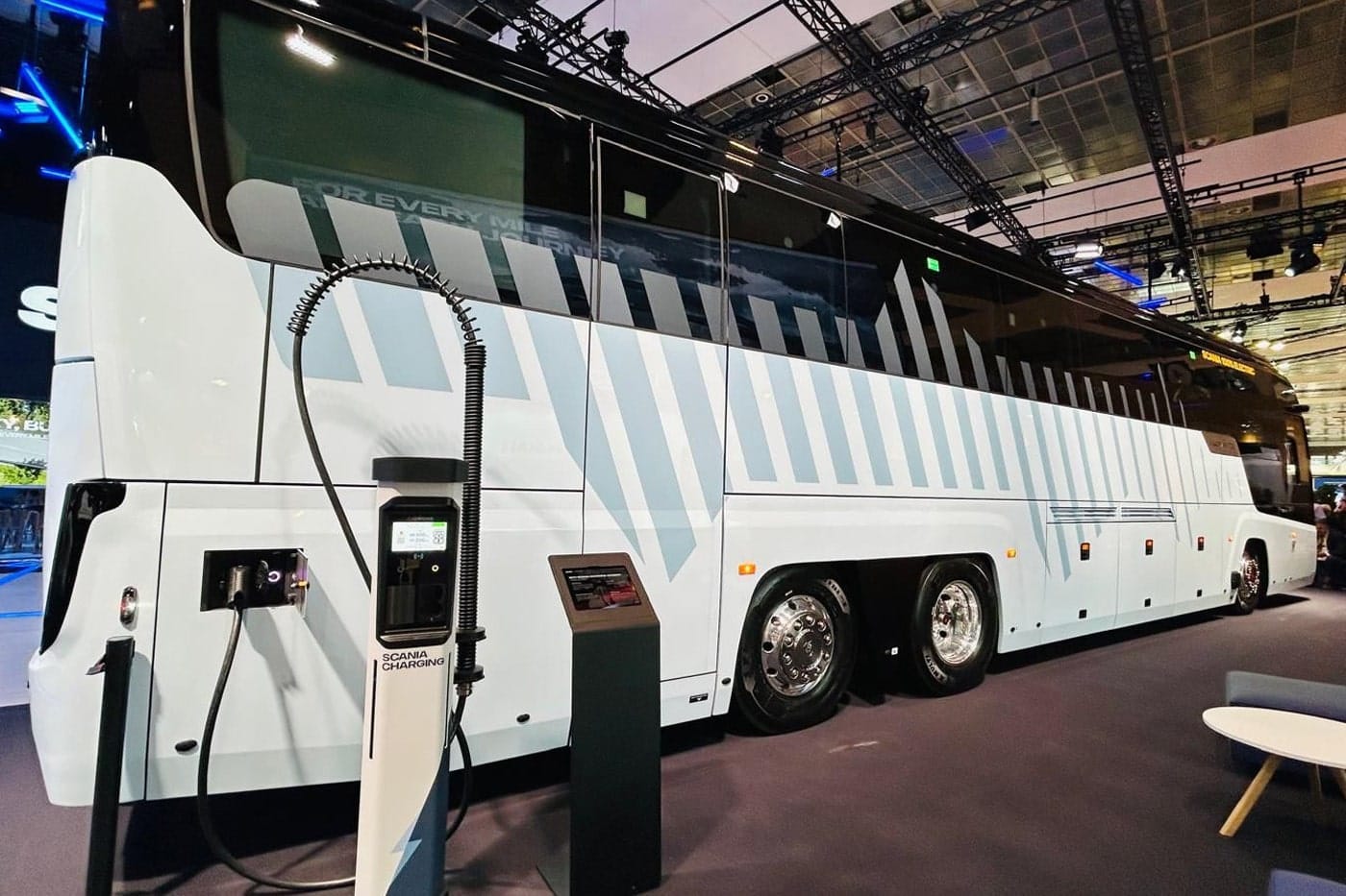 Caetanobus elevante elektrobus electric bus min