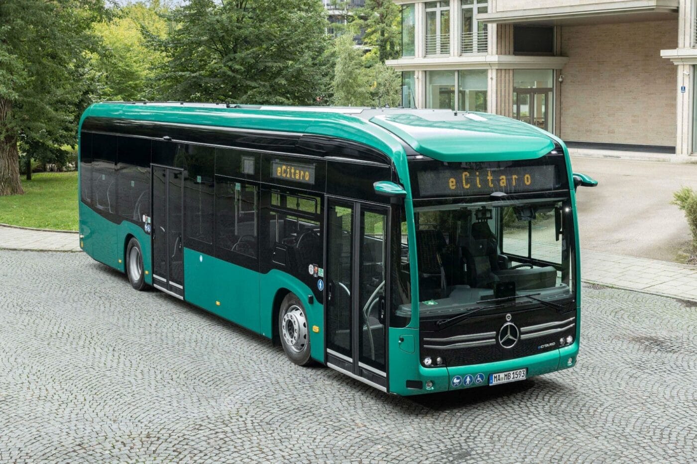 Daimler buses mercedes benz ecitaro elektrobus electric bus min