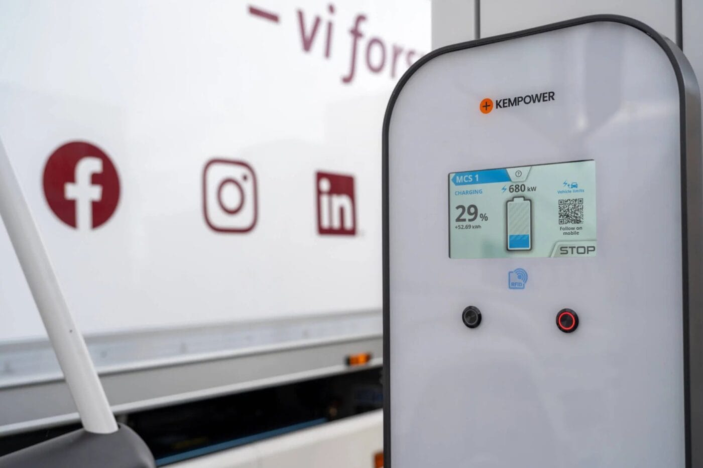 Kempower mcs megawatt ladestation charging station scania e lkw electric truck akso norwegen norway min