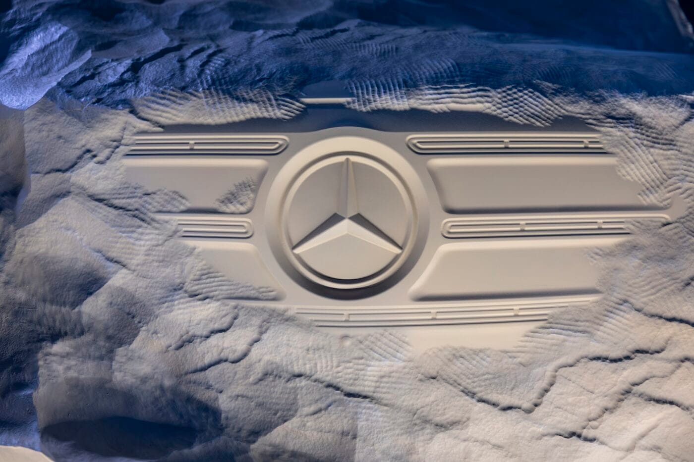 Mercedes sprinter skulptur the boulder