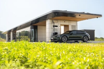 Taycan cross turismo porsche charging lounge nordheide ladestation