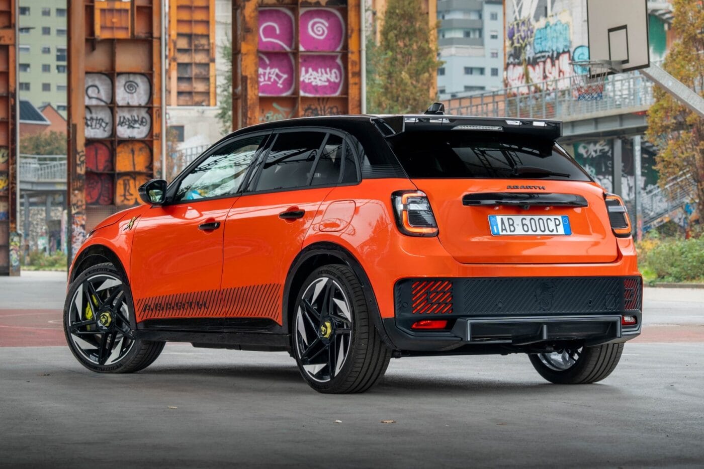 Abarth 600e competizione min