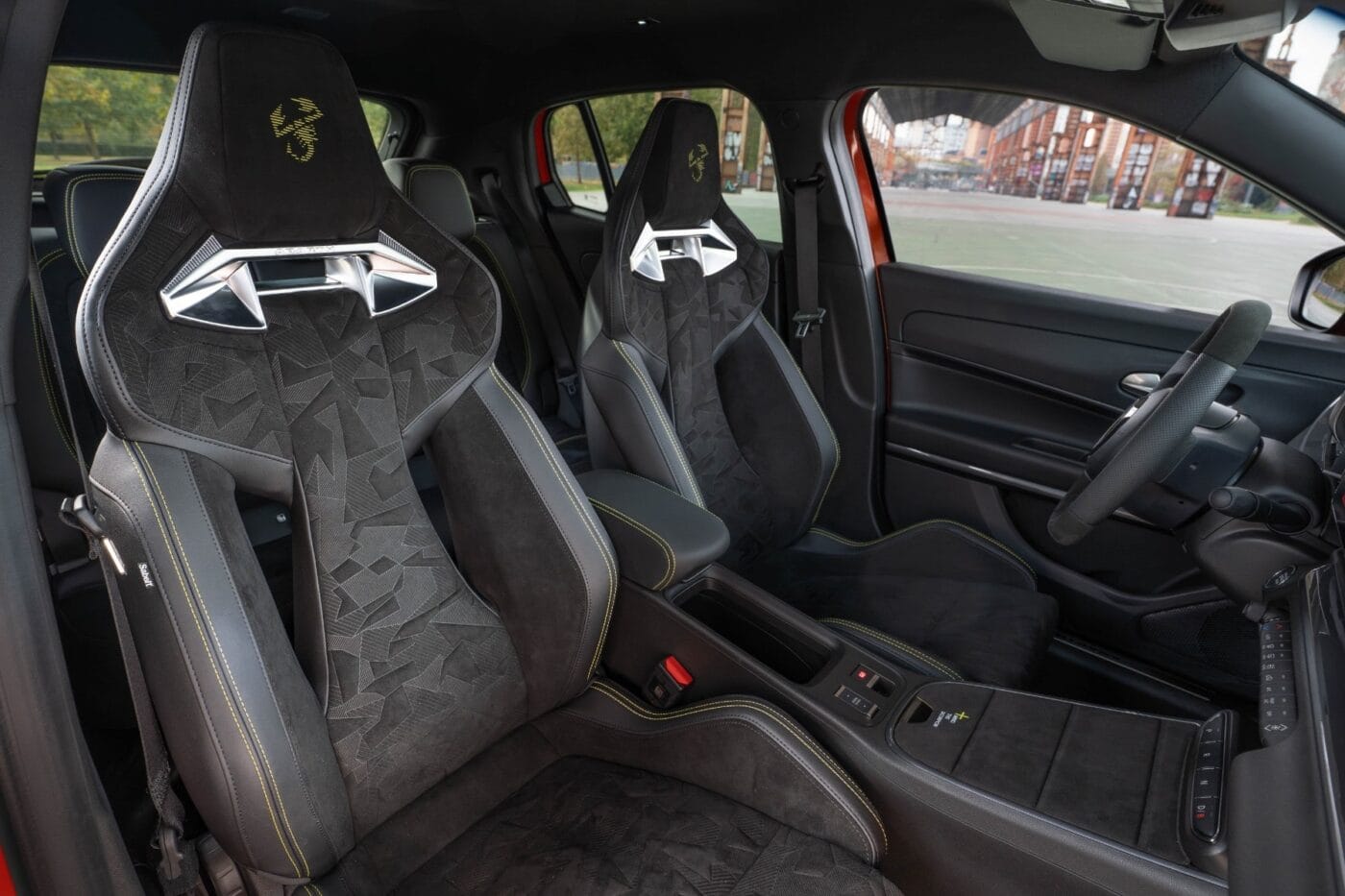 Abarth 600e competizione min