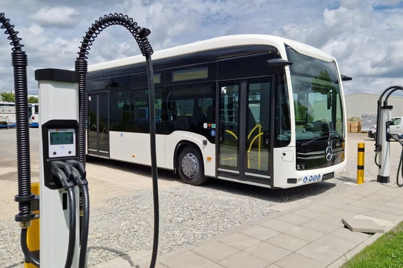 Daimler buses mercedes benz ecitaro elektrobus electric bus kvg lippe kempower ladestation charging station min