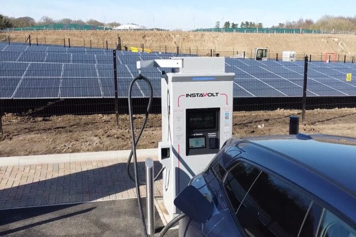 Instavolt ladestation mit pv anlage photovoltaik solaranlage