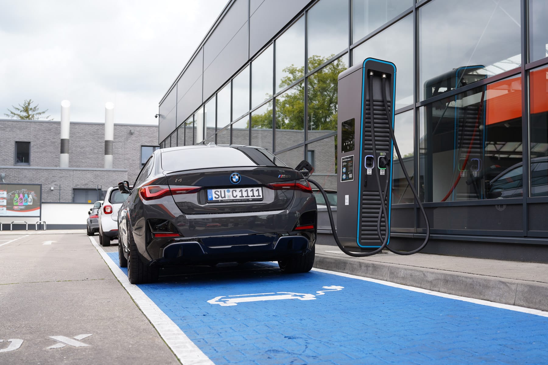 Ladestrom-an-der-Tankstelle-in-bar-zahlen-Das-geht-jetzt-im-Rhein-Sieg-Kreis