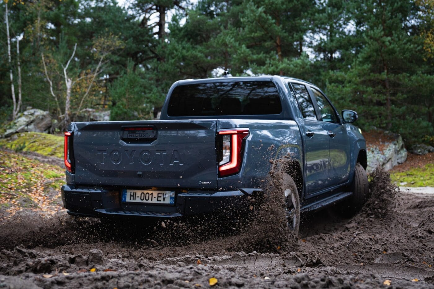 Toyota hilux bev min