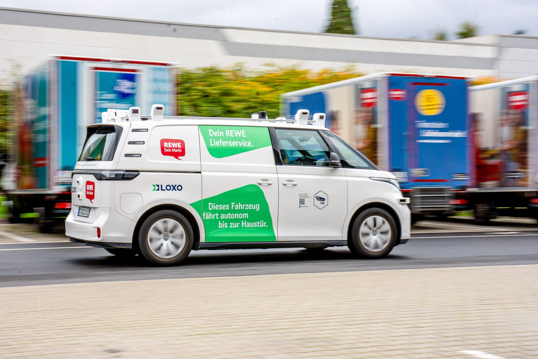 Test-in-Bochum-Rewe-liefert-Lebensmittel-mit-autonomen-ID-Buzz