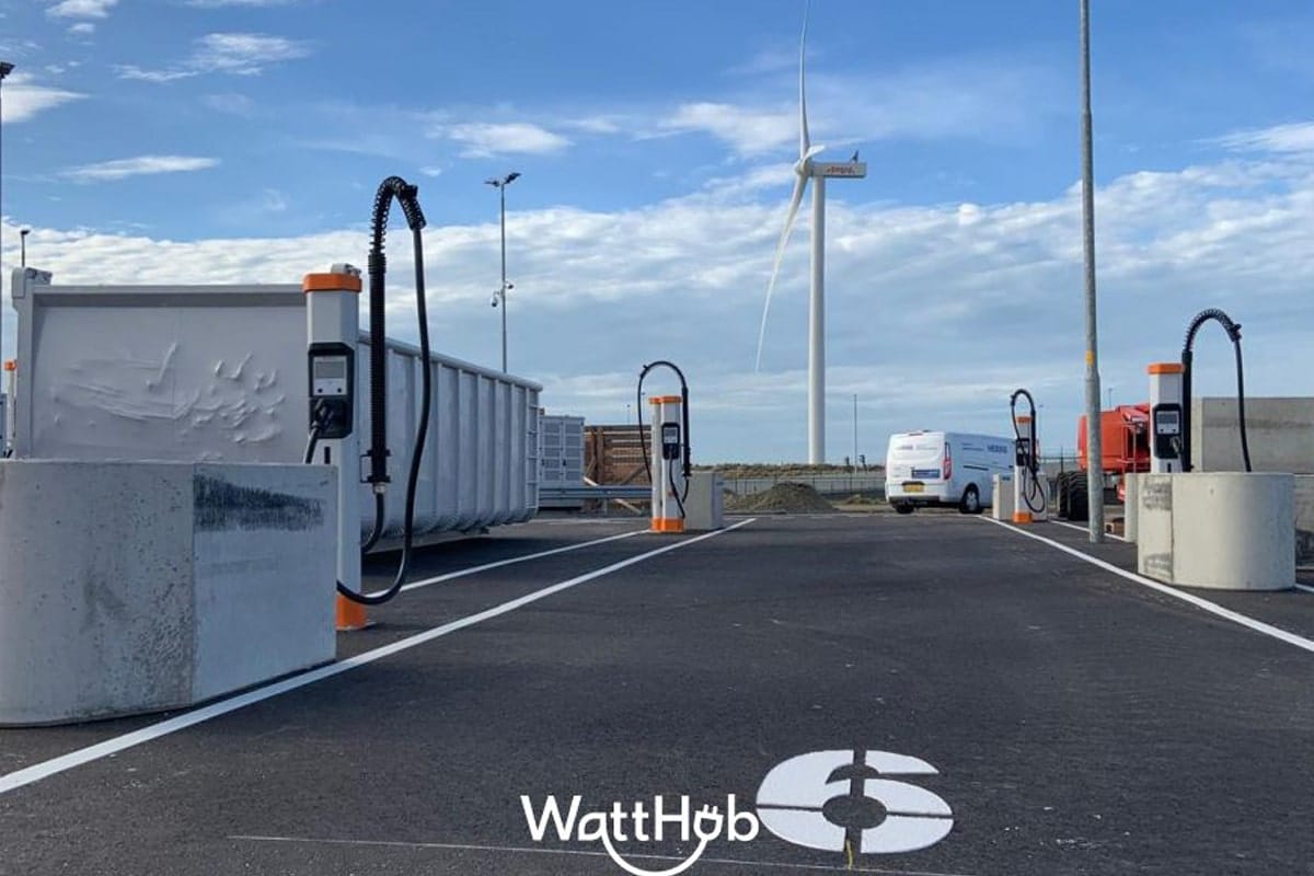 WattHub-er-ffnet-gro-en-E-Lkw-Ladepark-im-Hafen-von-Rotterdam