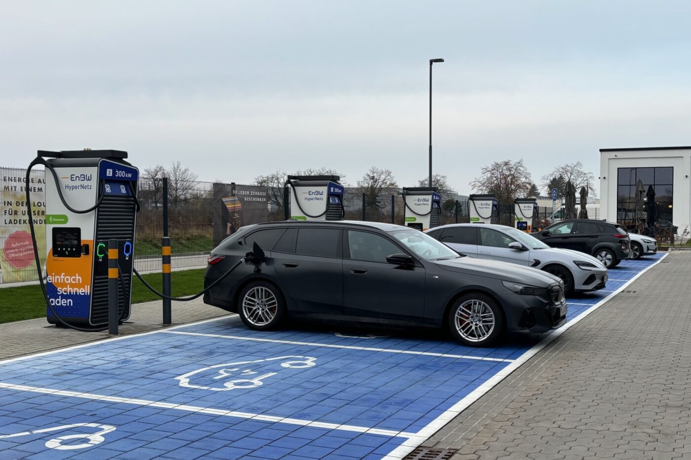 Bmw i5 touring enbw ladestation charging station peine min