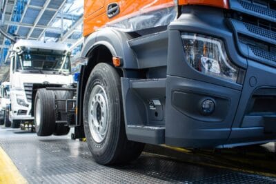 Daimler truck mercedes benz eactros e lkw electric truck produktion production min