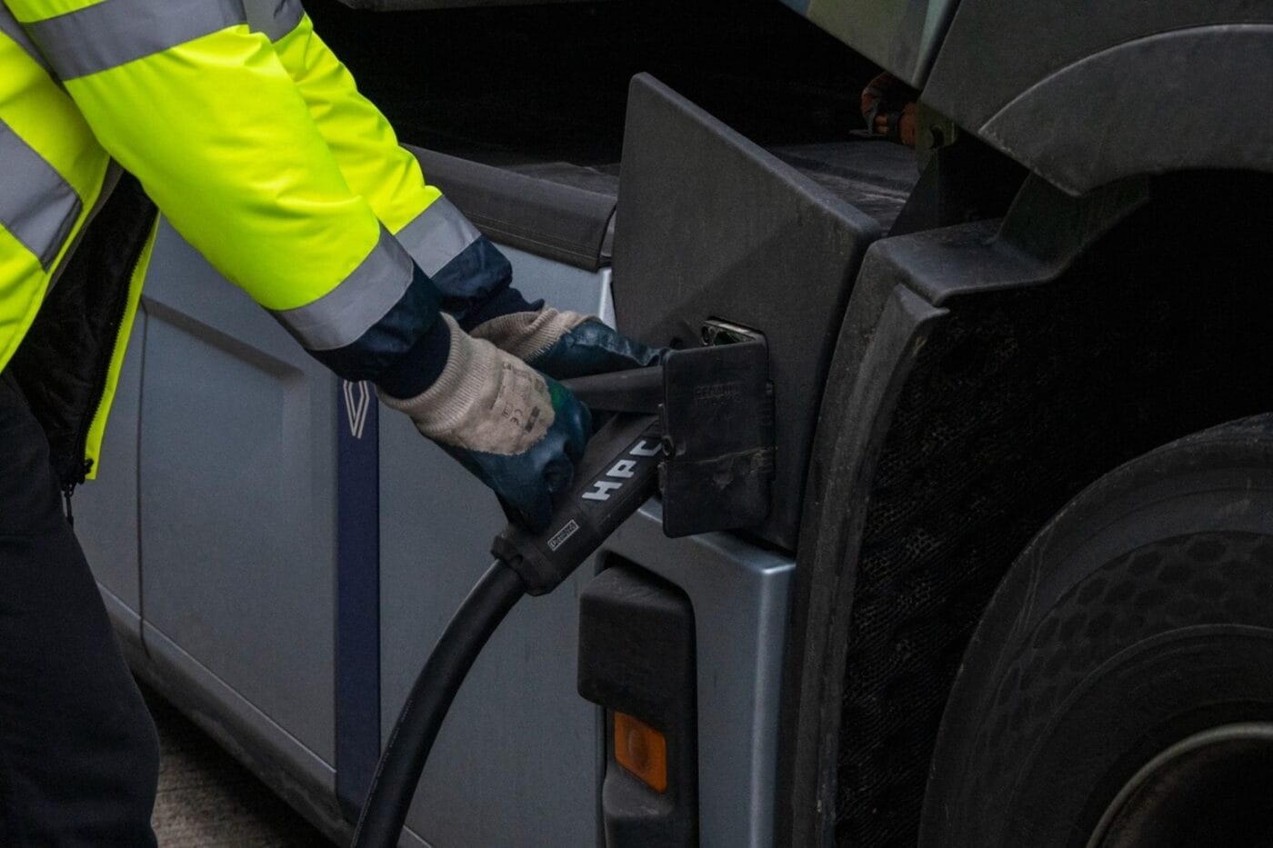 Renault trucks e tech t e lkw electric truck malherbe frankreich france ccs ladestation charging station min