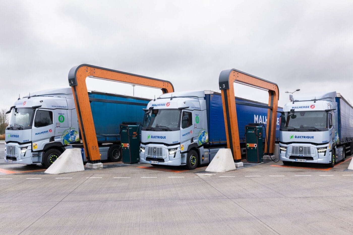 Renault trucks e tech t e lkw electric truck malherbe frankreich france milence ladestation charging station min