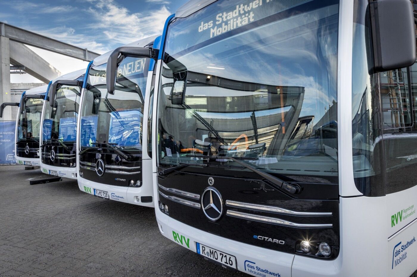 Daimler buses mercedes benz ecitaro g elektrobus stadtwerk regensburg min
