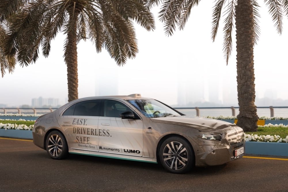 Momenta mercedes benz s klasse robotaxi abu dhabi