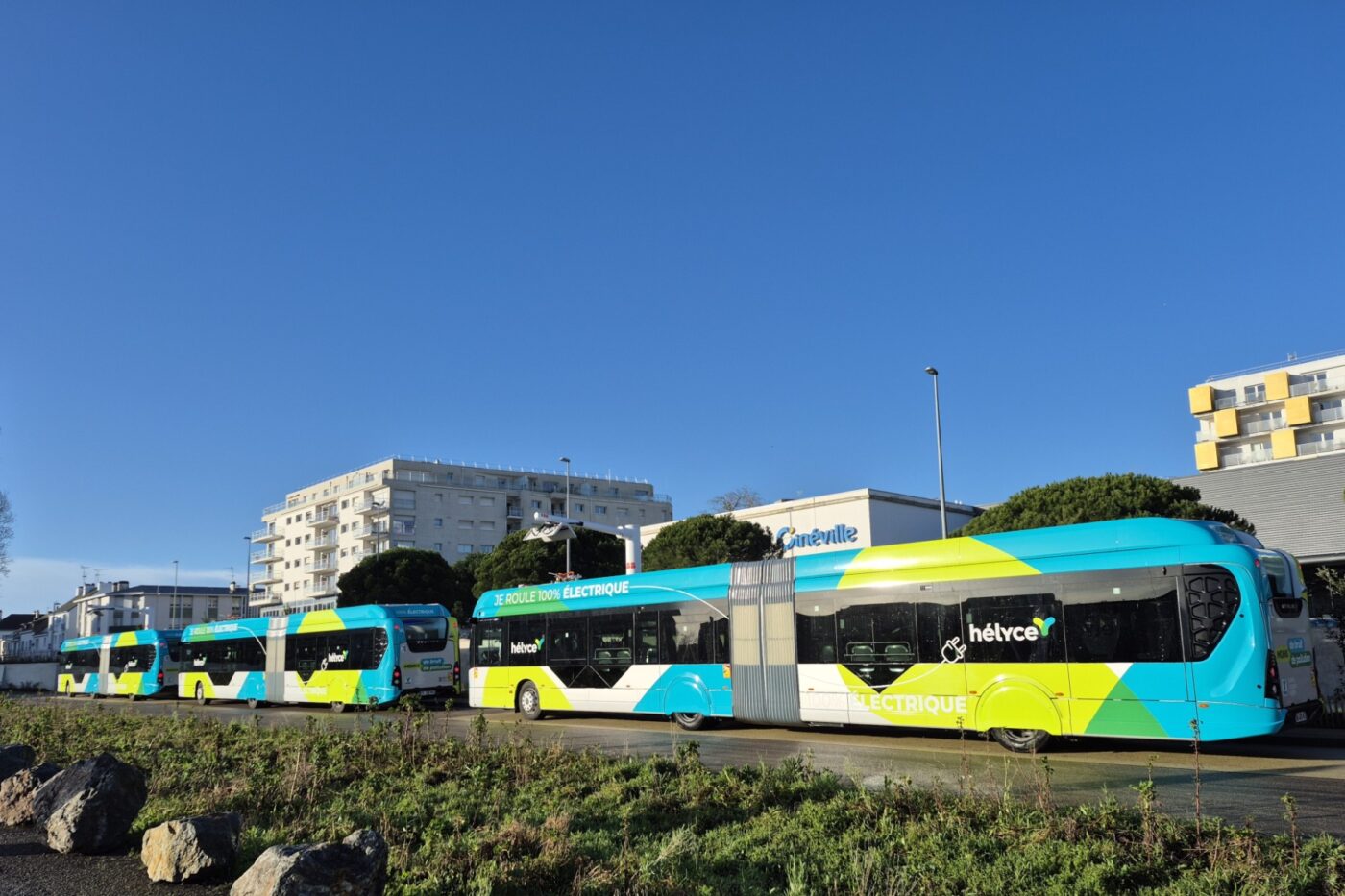 Saint nazaire iveco bus e way e gelenkbus frankreich