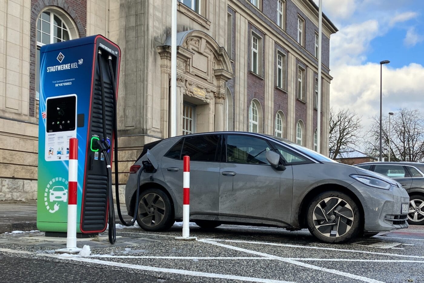 Stadtwerke kiel ladestation charging station winter min