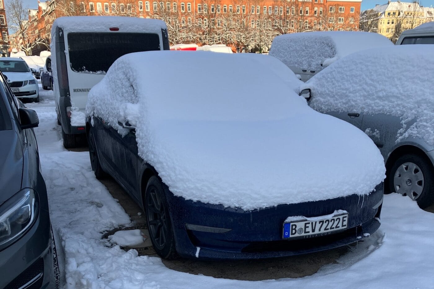 Tesla model schnee snow winter min