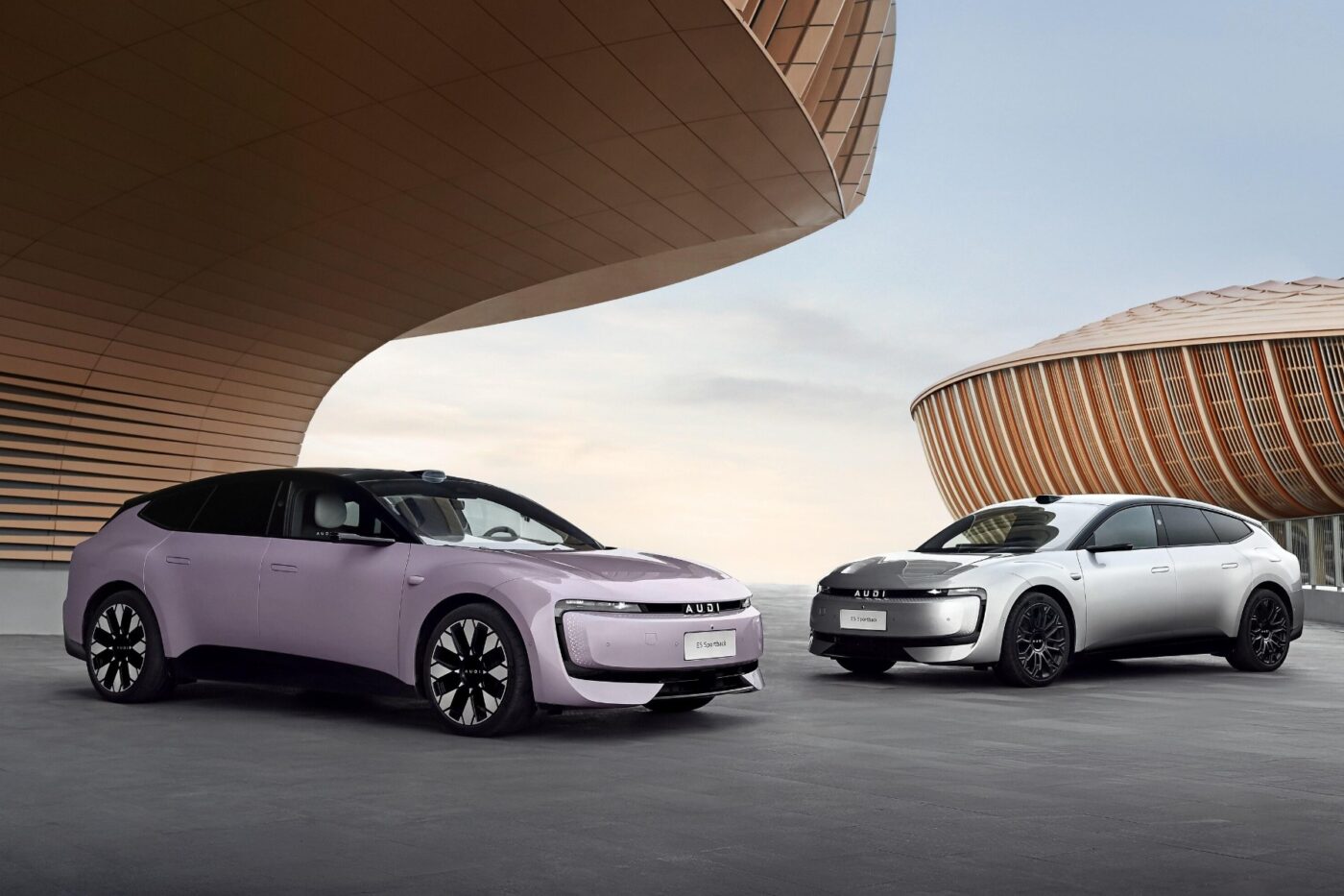 Audi e5 sportback in pastellviolett und weiss